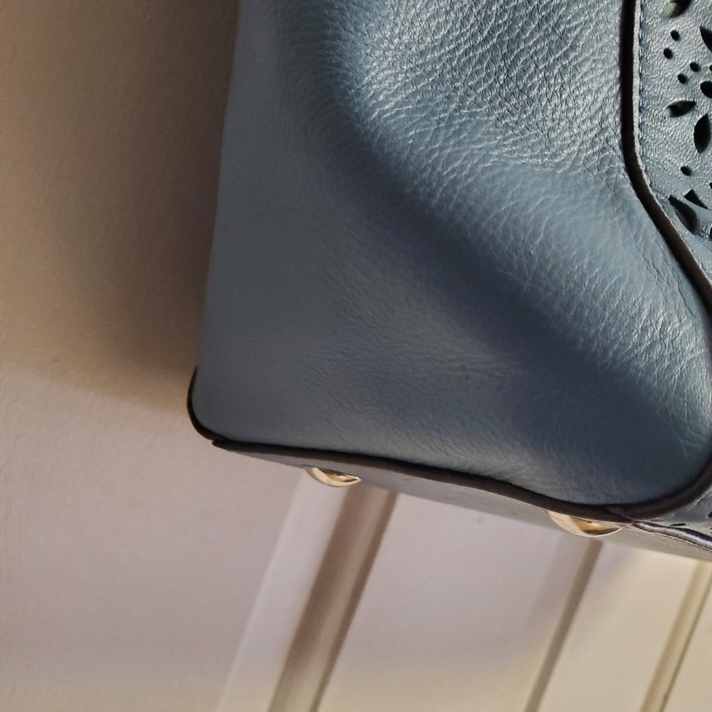 Beautiful light blue Coach cut out pattern bag - Picture 7 of 16